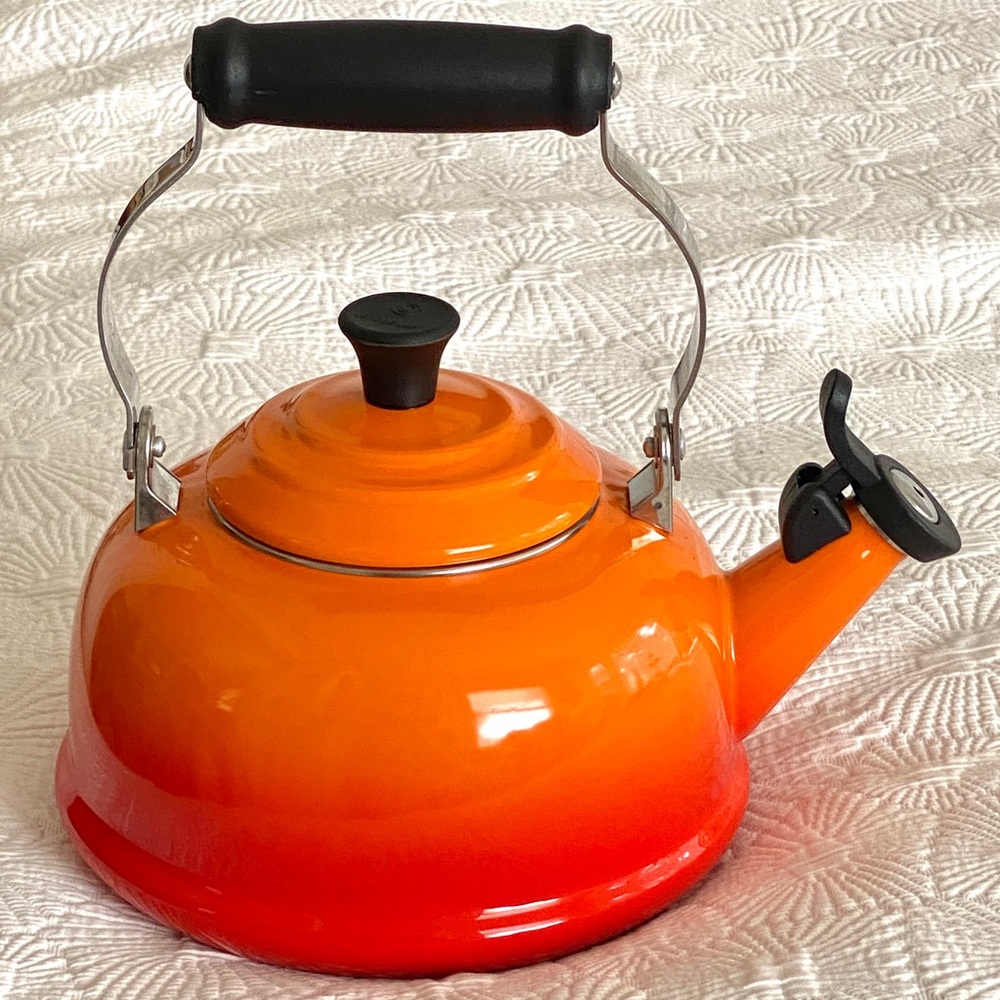 LeCrueset 1.7 Qt. Classic Whistling Tea Kettle - Flame color